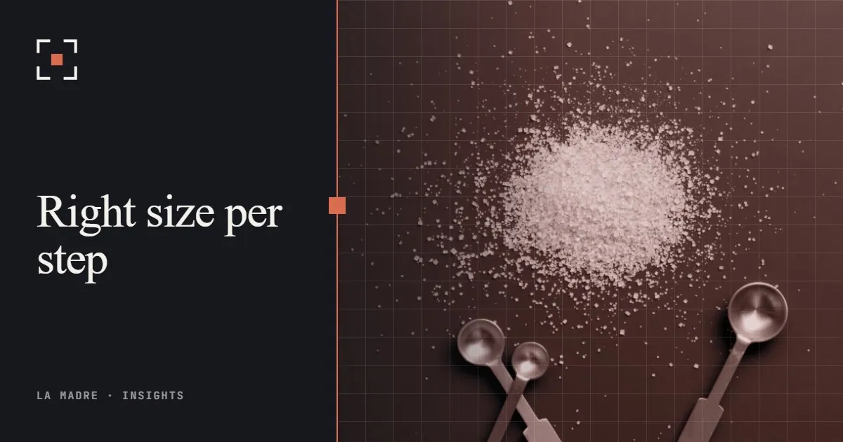 Measuring spoons of different sizes beside a pile of sugar, in La Madre duotone, beside the words Right size per step