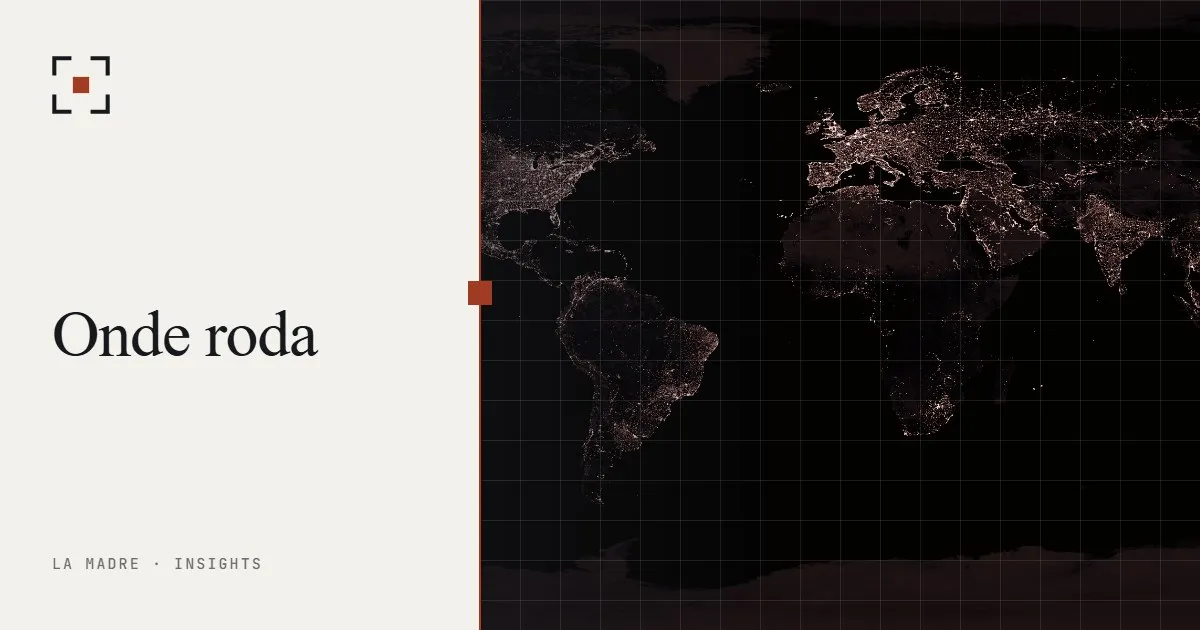 Um mapa de satélite da Terra à noite, iluminada pelas cidades, em duotone La Madre, ao lado das palavras Onde roda