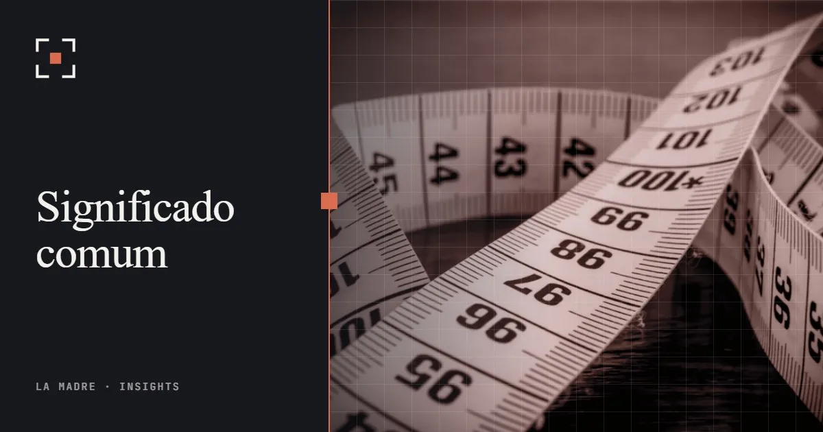 Uma trena enrolada, em duotone La Madre, ao lado das palavras Significado compartilhado