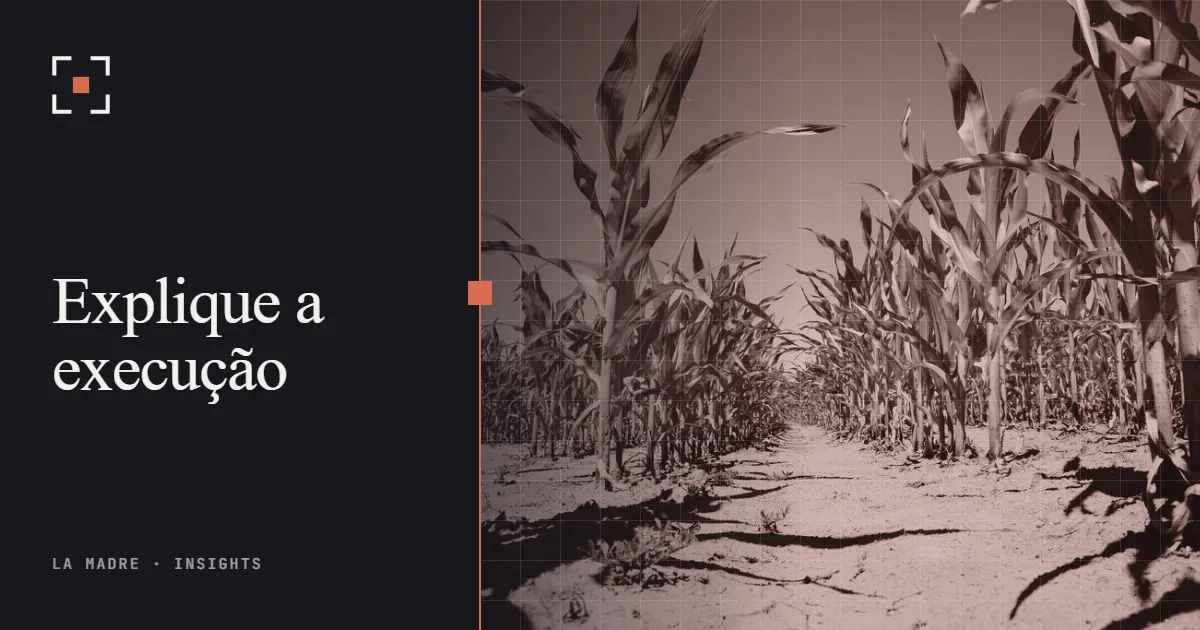 Fileiras de pés de milho jovens em um campo de verão, em duotone La Madre, ao lado das palavras Explique a execução