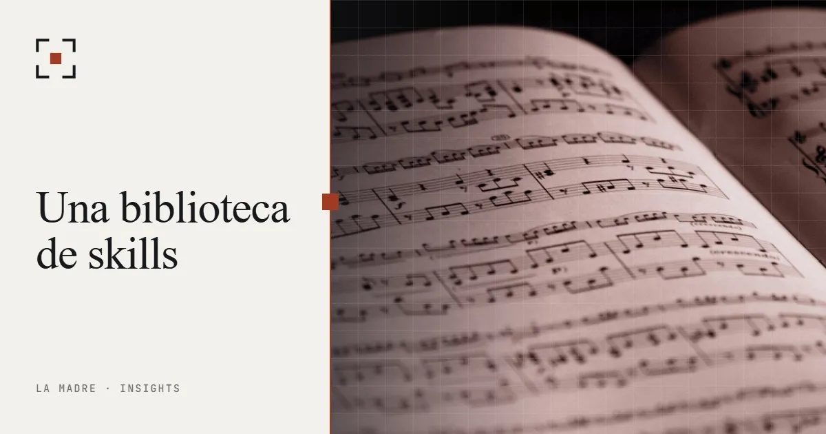 Un libro de partituras abierto, en duotono La Madre, junto a las palabras Una biblioteca de skills