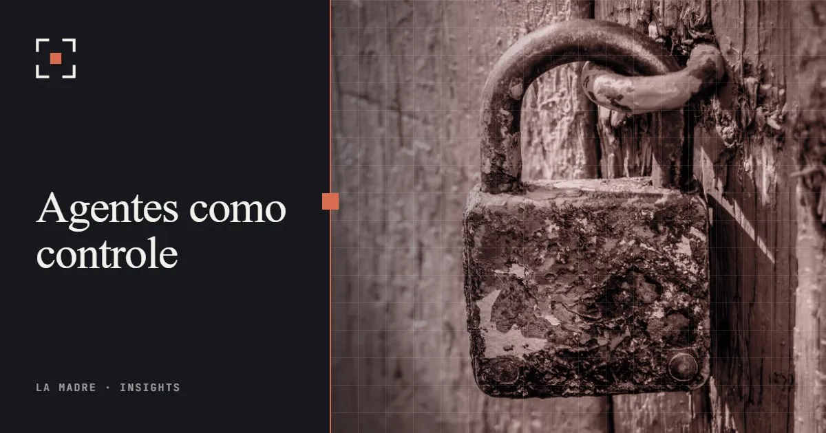 Um cadeado enferrujado fechando uma porta verde antiga, em duotone La Madre, ao lado das palavras Agentes como controle