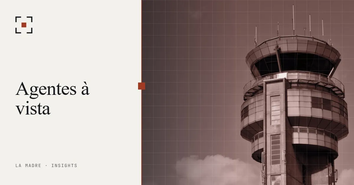 Uma torre de controle de tráfego aéreo sob céu aberto, em duotone La Madre, ao lado das palavras Agentes à vista