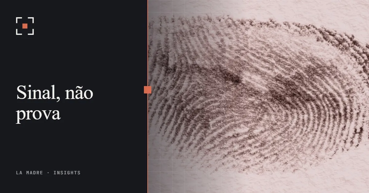 Uma impressão digital em tinta sobre papel texturizado, em duotone La Madre, ao lado das palavras Sinal, não prova